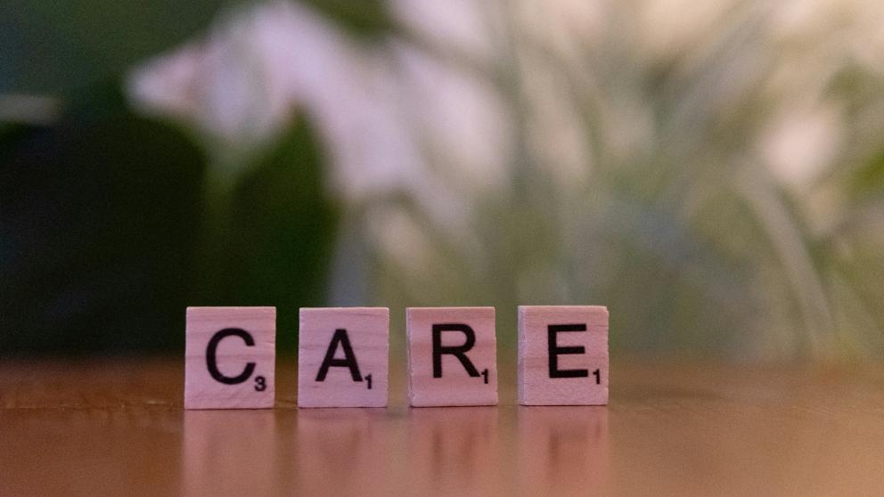 SER: arbeidsmarkt van de toekomst vraagt om betere combinatie van werk en mantelzorg