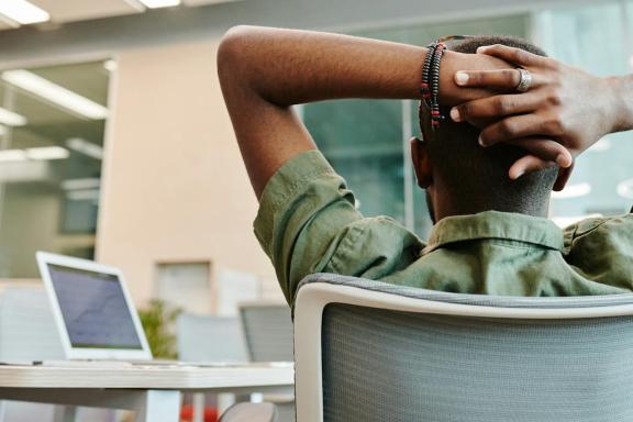 Kabinet wil vereenvoudigde regels voor langdurig zieken, met focus op passend werk