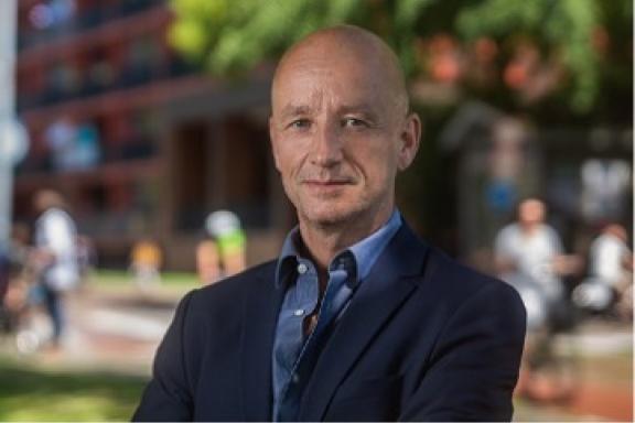 Kor Brongers stap dichterbij promotie